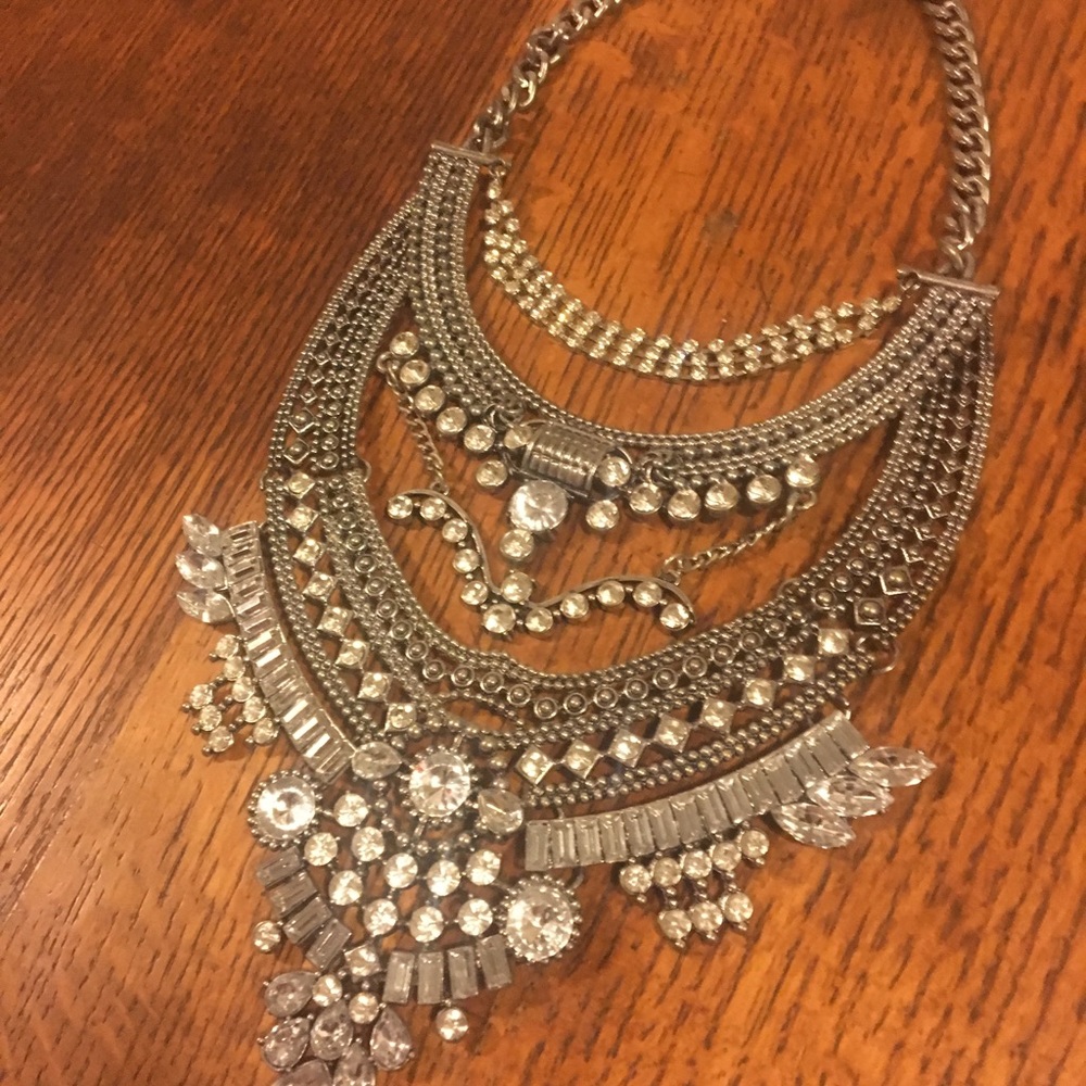 Beautiful Bib Statement Necklace! - Picture 6 of 8
